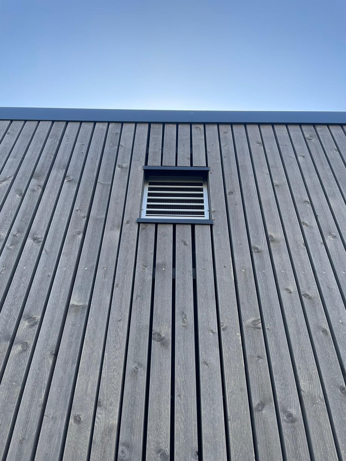 Gestaltungsfreiheit bei Trafostationen: Warum Holz mehr Flexibilität bietet als Beton